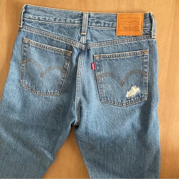 Women’s Levi’s Wedgie Blue Straight Leg Jeans - Picture 5 of 9